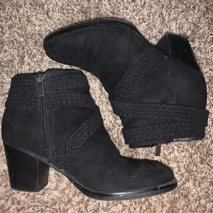 Criss cross strappy Booties